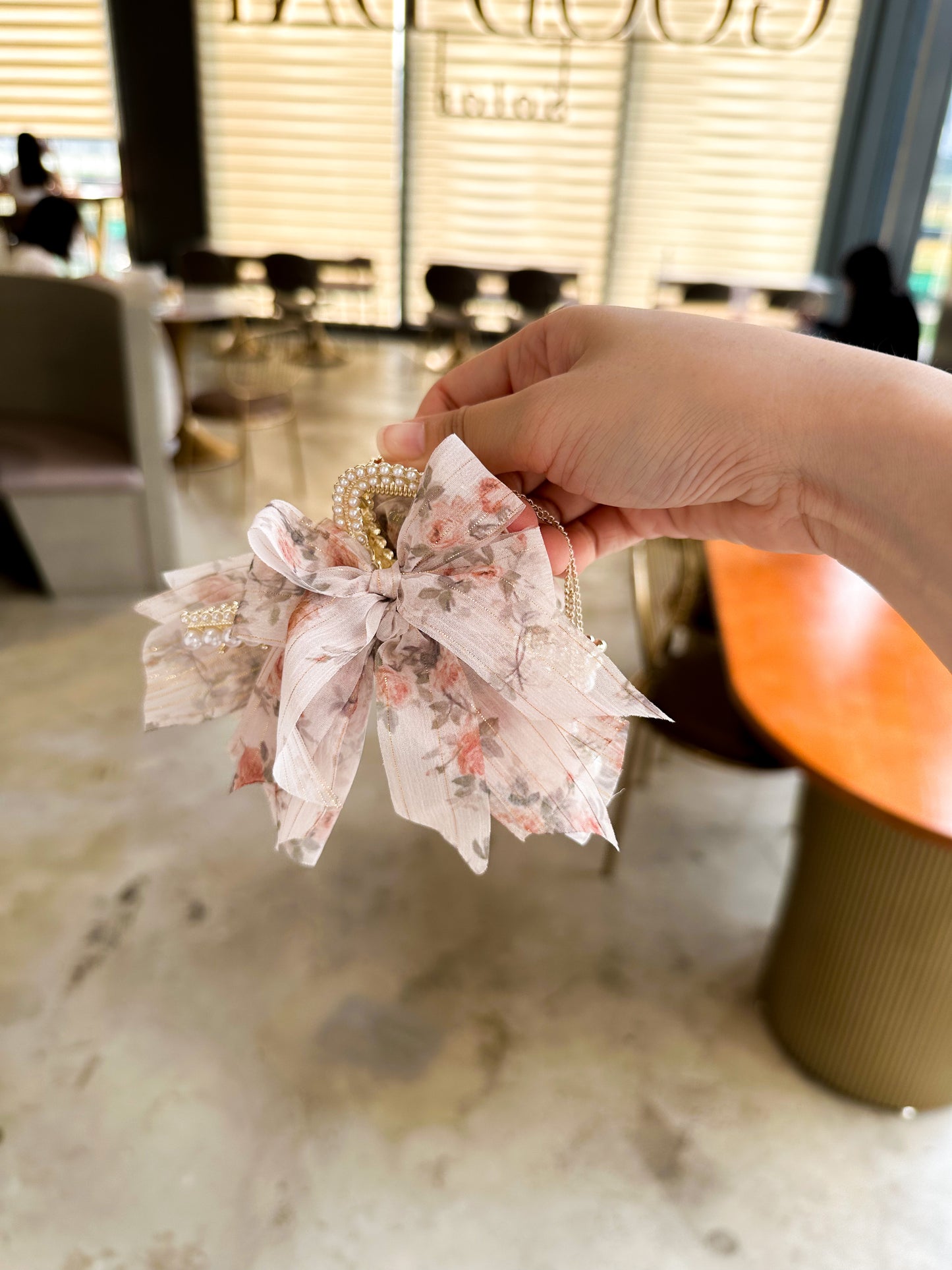 🔮閃閃雪紡吊鏈淡金珍珠鯊魚夾