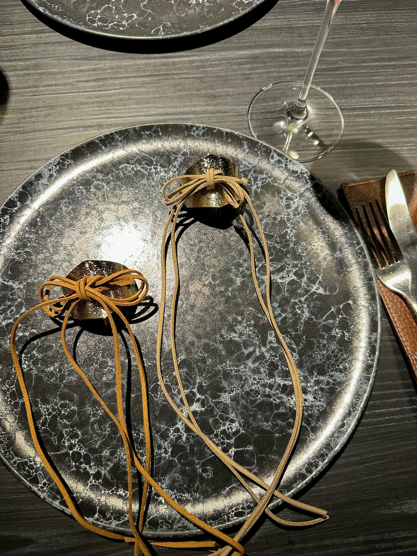 ✨高級感金屬皮繩髮箍 🔥熱賣